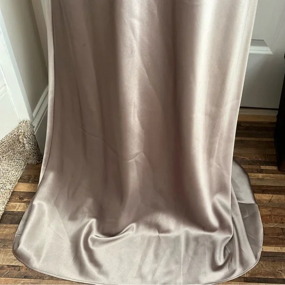 OC by OC Satin Sleeveless V-Neck Floor Length Gown Champagne Sz 12 - Picture 6 of 16